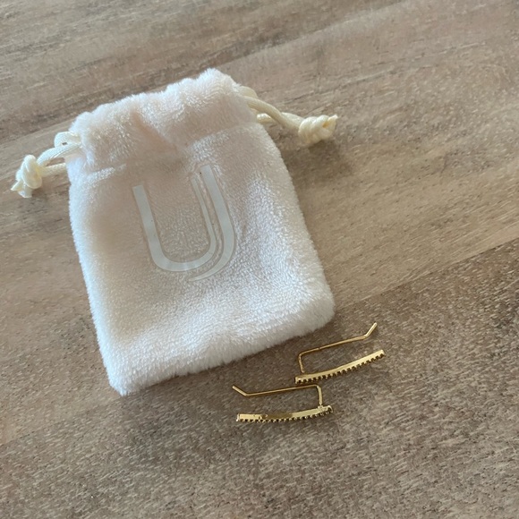 Uncommon James Ear Climbers - Picture 2 of 2